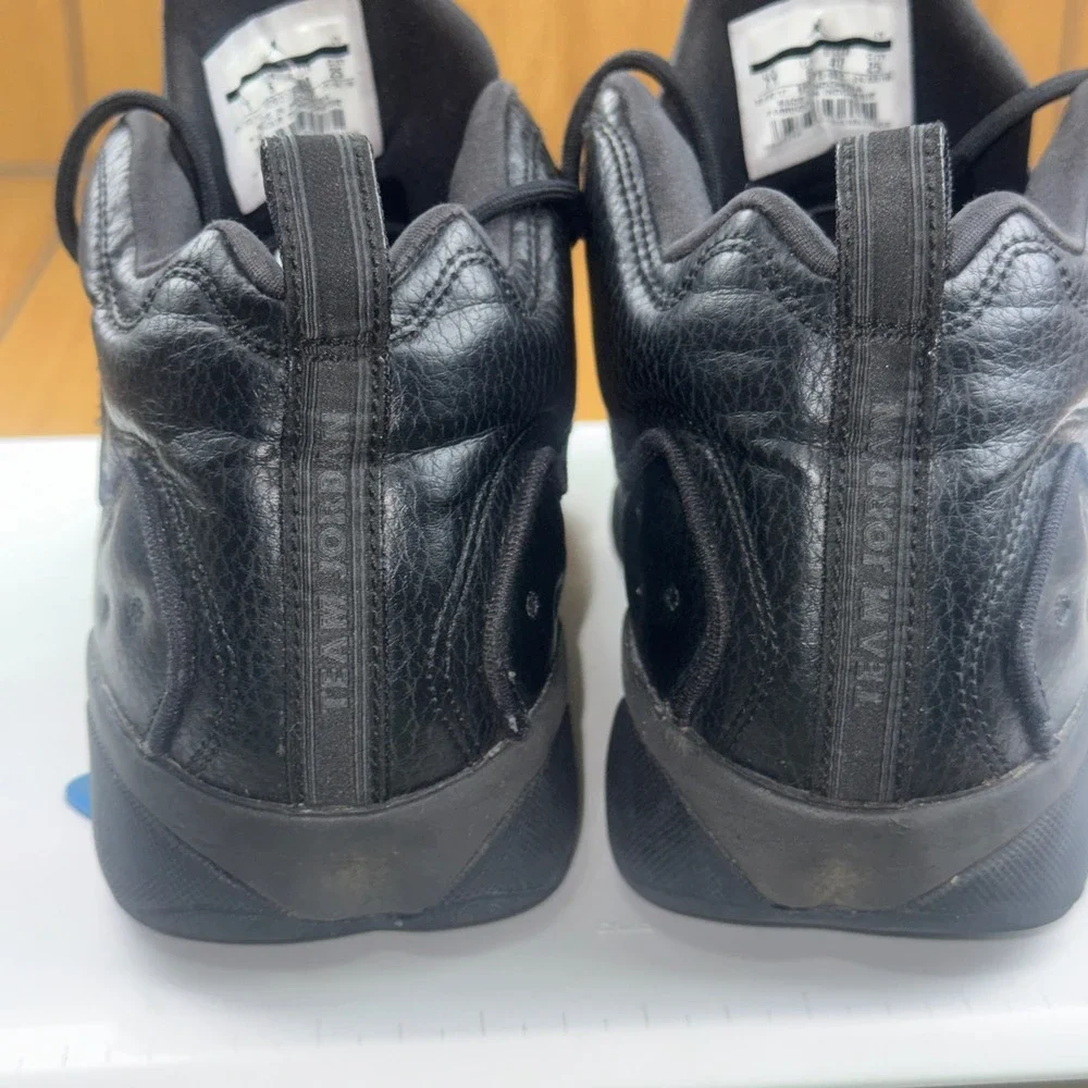 Jordan Team Showcase‎ Triple Black Kids Basketball Shoes 820273-002 Size 7Y